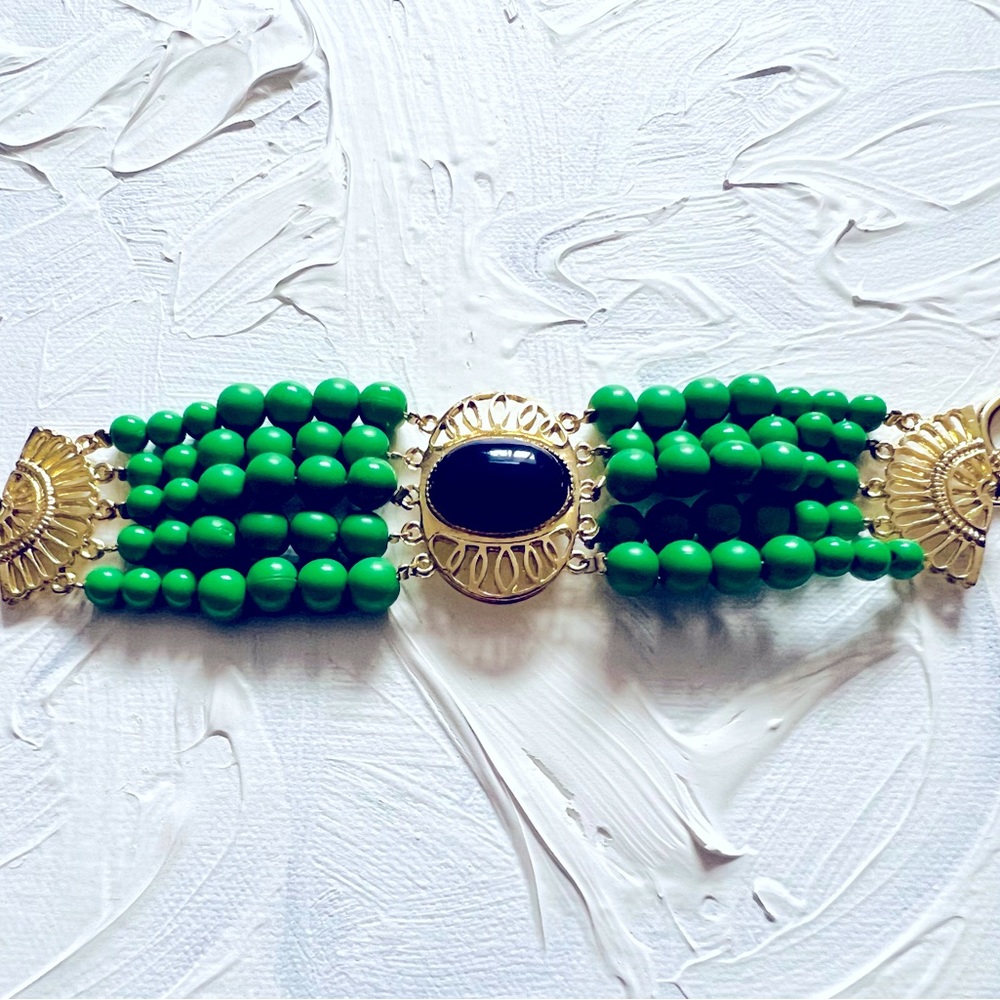 Beautiful Green and Gold Tone Bracelet